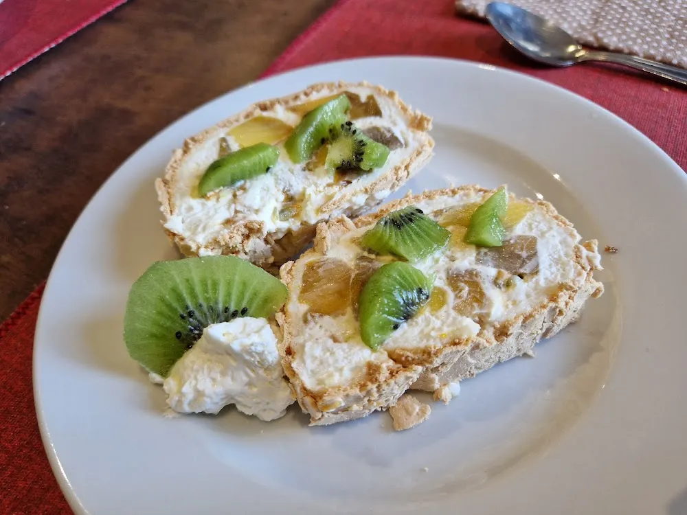 Bûche Aux Fruits Façon Pavlova